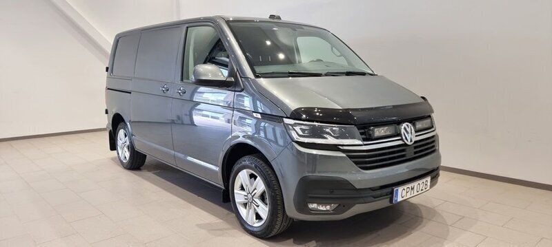 Grå (indiumgrü metallic) Begagnad 2023 VW T6.1 Van | 435 000 kr (Superpris) - Bild 1/4
