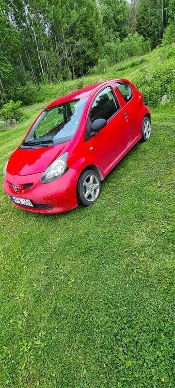 Röd Begagnad 2008 Toyota Aygo Halvkombi | 25 000 kr (Marknadspris) - Bild 1/3