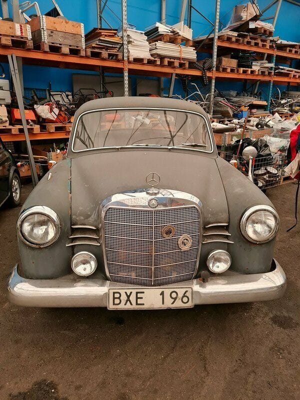 Grå Begagnad 1960 Mercedes 190 Sedan | 99 900 kr - Bild 1/4