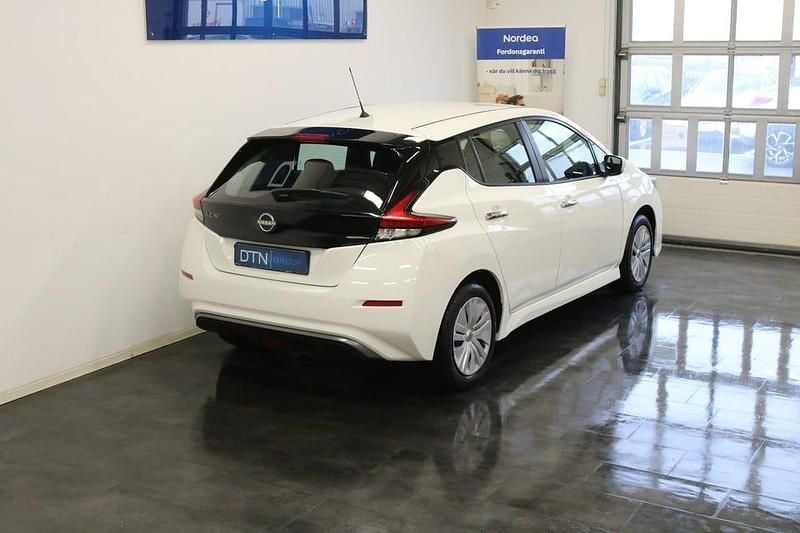 Begagnad Nissan Leaf 110 kW (150 HK) 2023 Vit Halvkombi