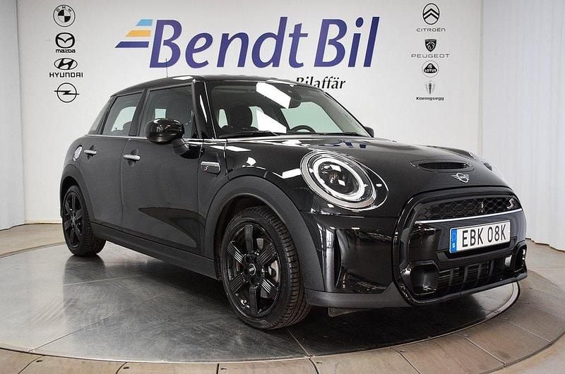 Svart Begagnad 2024 Mini Cooper S Halvkombi | 319 500 kr (Dyr) - Bild 1/3