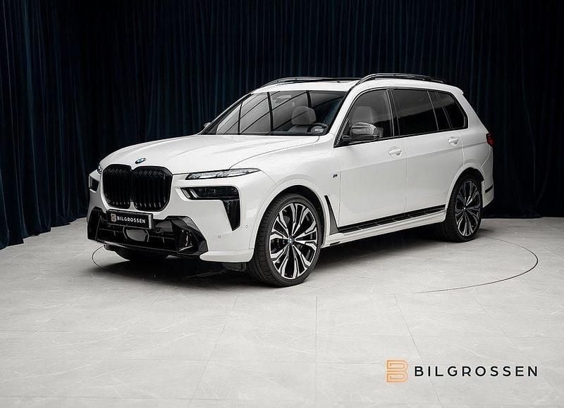Vit Begagnad 2023 BMW X7 M Sport SUV | 1 089 900 kr (Superpris) - Bild 1/4