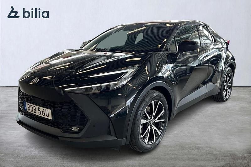 Svart Begagnad 2024 Toyota C-HR Style SUV | 399 900 kr (Marknadspris) - Bild 1/3