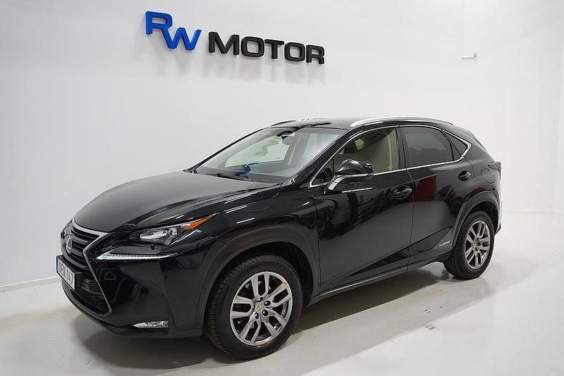 Svart Begagnad 2016 Lexus NX300h Executive Line SUV | 208 900 kr (Bra pris) - Bild 1/4