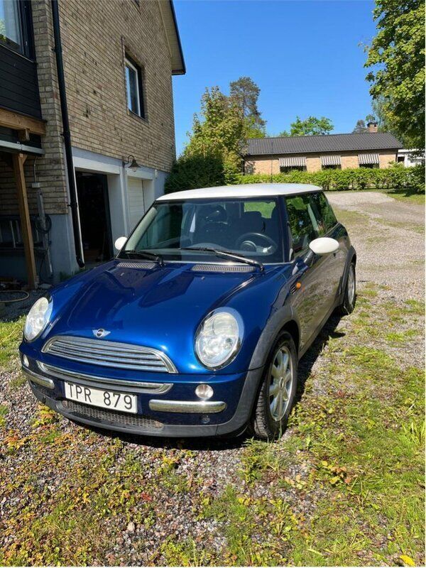 Blå Begagnad 2003 Mini Cooper Halvkombi | 29 000 kr (Marknadspris) - Bild 1/4