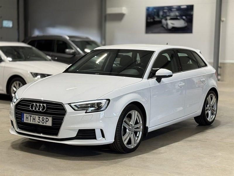 Vit Begagnad 2019 Audi A3 Sport Sedan | 189 900 kr (Bra pris) - Bild 1/4