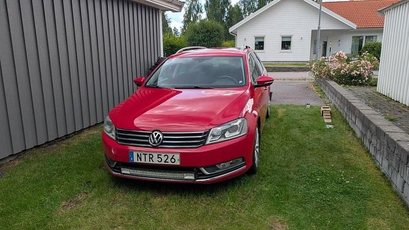 Röd Begagnad 2012 VW Passat GT Kombi | 27 000 kr (Bra pris) - Bild 1/4