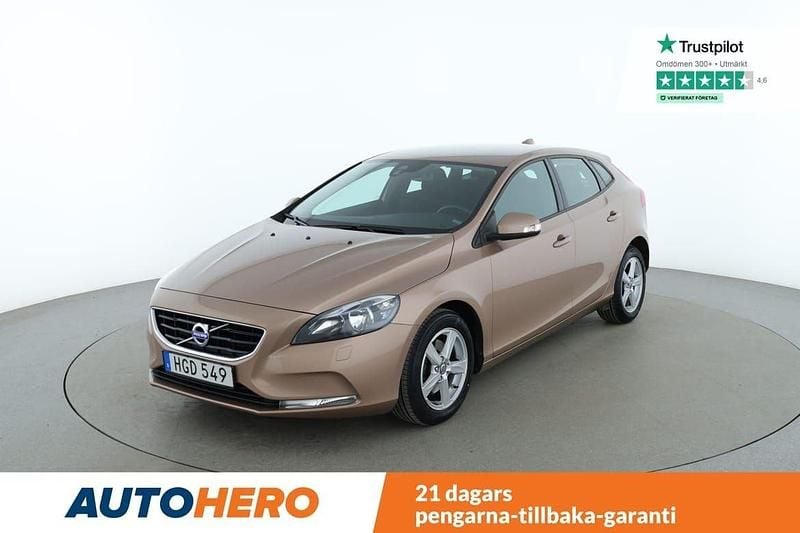 Brun Begagnad 2015 Volvo V40 Kinetic Halvkombi | 170 000 kr (Marknadspris) - Bild 1/4