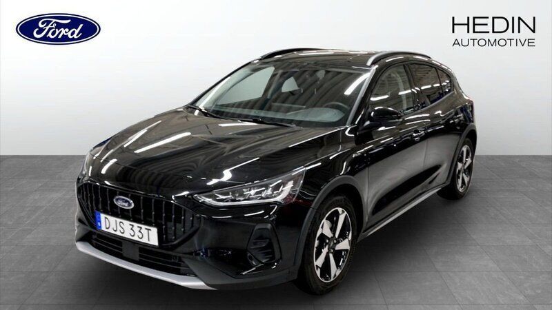 Svart Begagnad 2023 Ford Focus Active Halvkombi | 299 000 kr - Bild 1/4