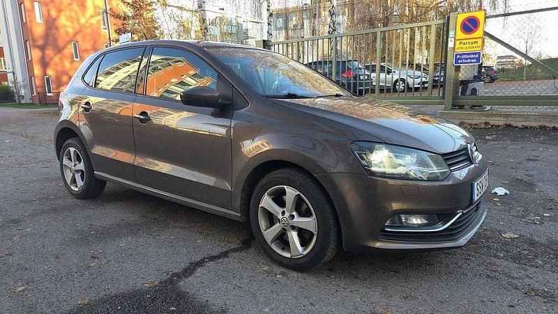 Brun Begagnad 2016 VW Polo GT Halvkombi | 100 000 kr - Bild 1/4