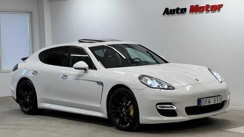 Vit Begagnad 2010 Porsche Panamera Turbo Chrono Sedan | 379 900 kr (Marknadspris) - Bild 1/3