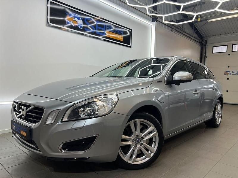 Silver Begagnad 2013 Volvo V60 Kombi | 159 900 kr (Lite dyr) - Bild 1/4