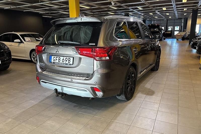 Begagnad Mitsubishi Outlander P-HEV 135 HK (99 kW) 2019 Brun SUV