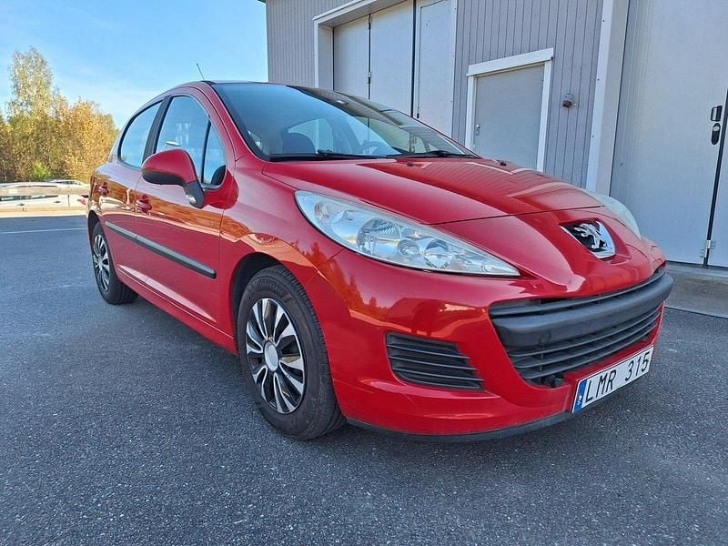 Röd Begagnad 2010 Peugeot 207 Halvkombi | 24 000 kr (Marknadspris) - Bild 1/4