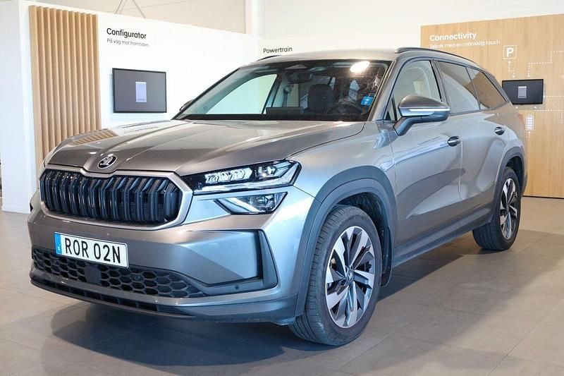 Grå Begagnad 2025 Skoda Kodiaq Business Line SUV | 499 900 kr (Dyr) - Bild 1/3