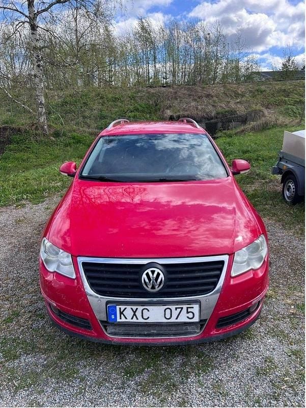 Röd Begagnad 2010 VW Passat Sportline Kombi | 25 000 kr (Marknadspris) - Bild 1/4