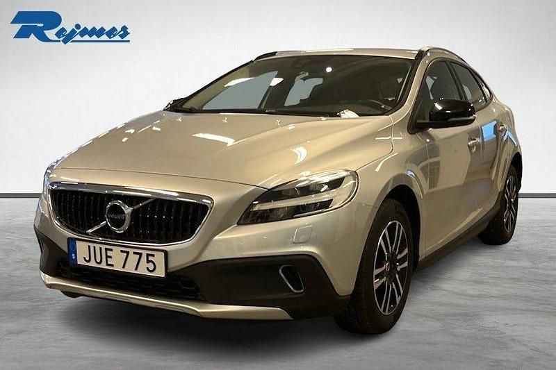 Begagnad Volvo V40 CC Business Edition 150 HK (110 kW) 2018 Bright silver met Kombi