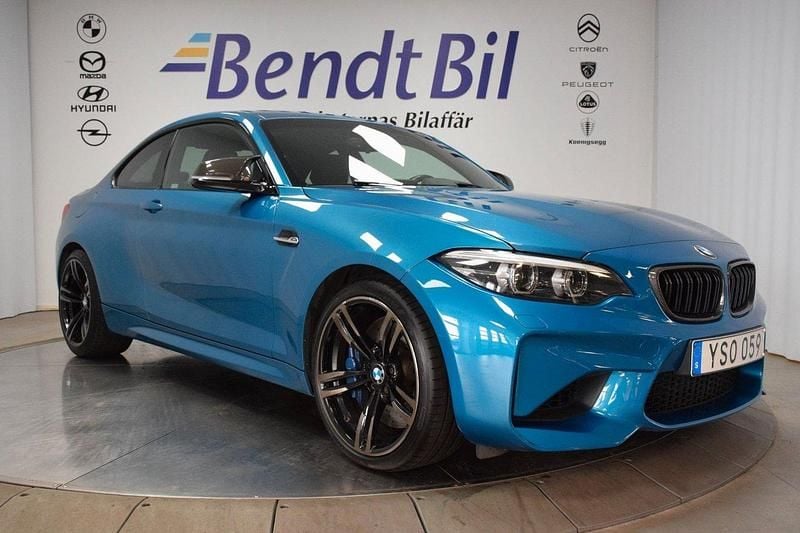 Blå Begagnad 2017 BMW M2 Shadowline Sportkupé | 454 500 kr (Marknadspris) - Bild 1/3