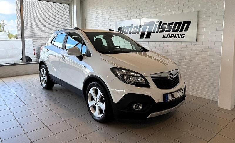 Vit Begagnad 2013 Opel Mokka SUV | 94 500 kr (Marknadspris) - Bild 1/4