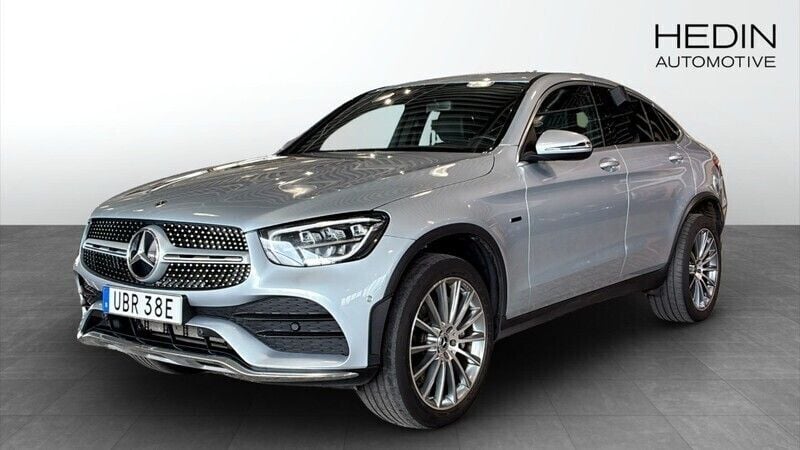 Silver Begagnad 2021 Mercedes GLC300e Sportkupé | 519 900 kr (Marknadspris) - Bild 1/4