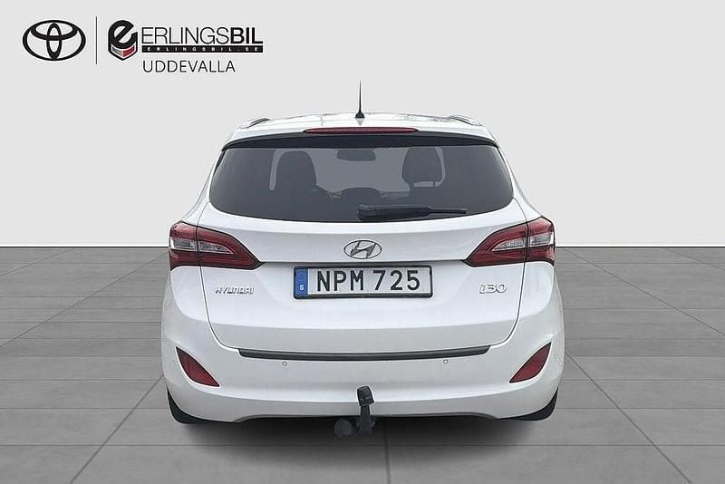 Begagnad Hyundai i30 Comfort 135 HK (99 kW) 2016 Vit Kombi