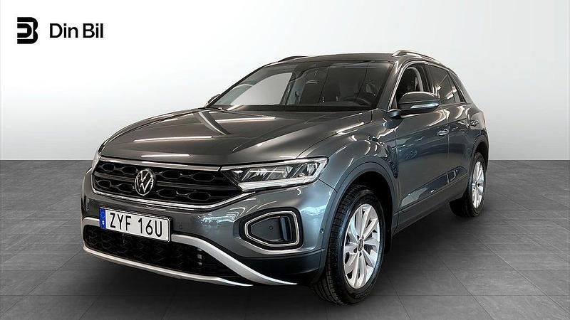 Grå (indium grey metallic) Begagnad 2024 VW T-Roc Life SUV | 289 900 kr (Marknadspris) - Bild 1/4