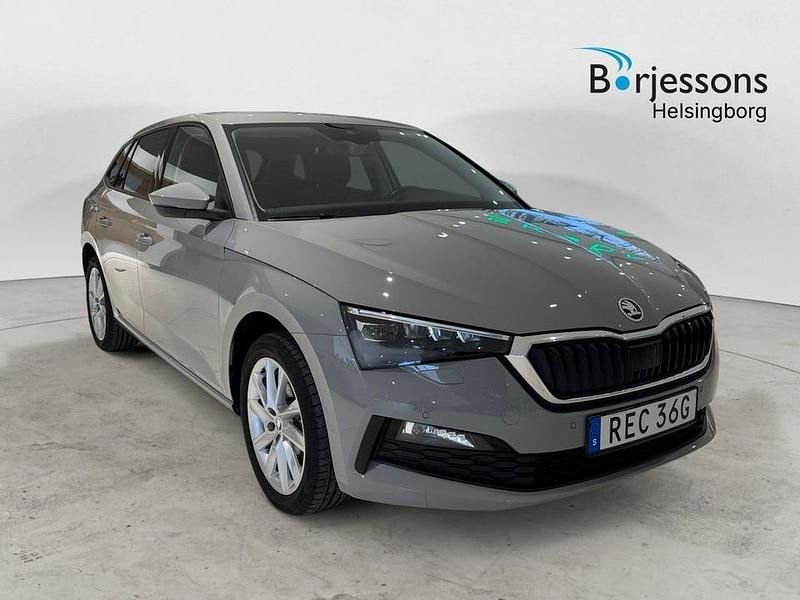Begagnad Skoda Scala 112 HK (82 kW) 2023 Grå Halvkombi