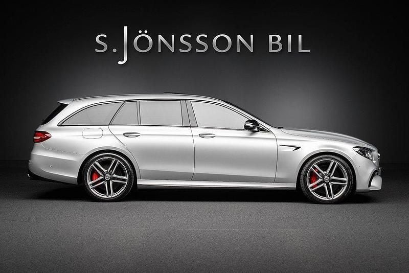 Silver Begagnad 2018 Mercedes E63S AMG AMG Kombi | 679 000 kr (Bra pris) - Bild 1/4