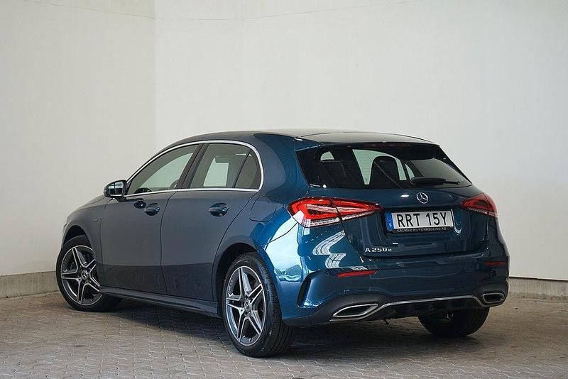 Begagnad Mercedes A250 AMG 218 HK (160 kW) 2021 Blå Halvkombi