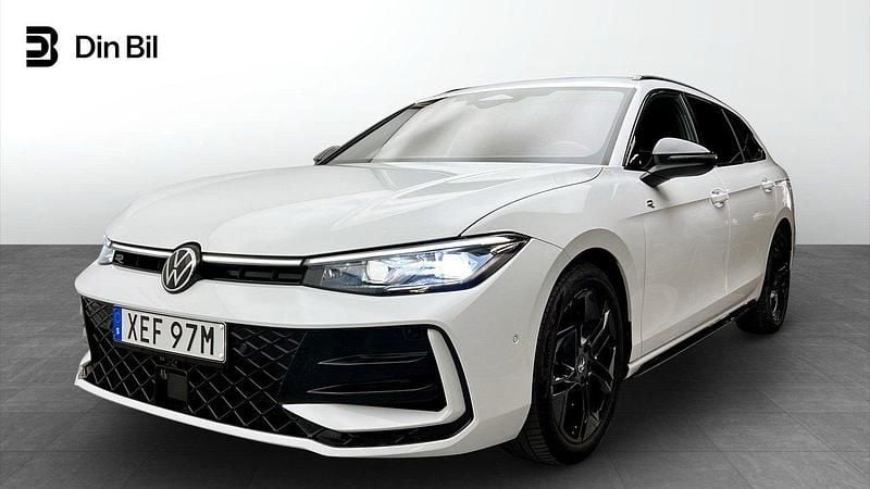 Vit (pure white) Begagnad 2025 VW Passat R-line Kombi | 459 900 kr - Bild 1/4