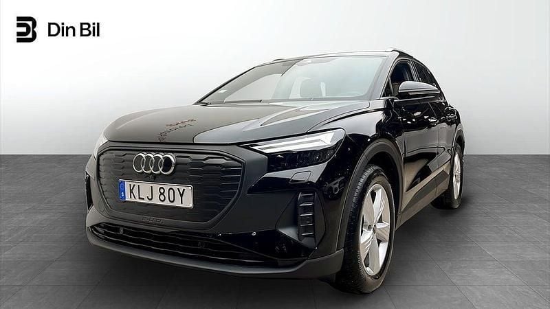 Mytsvart metallic Begagnad 2023 Audi Q4 e-tron Proline SUV | 419 000 kr (Marknadspris) - Bild 1/4