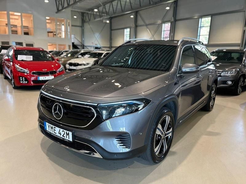 Mörkgrå Begagnad 2022 Mercedes EQB300 Electric Art SUV | 335 900 kr (Bra pris) - Bild 1/4