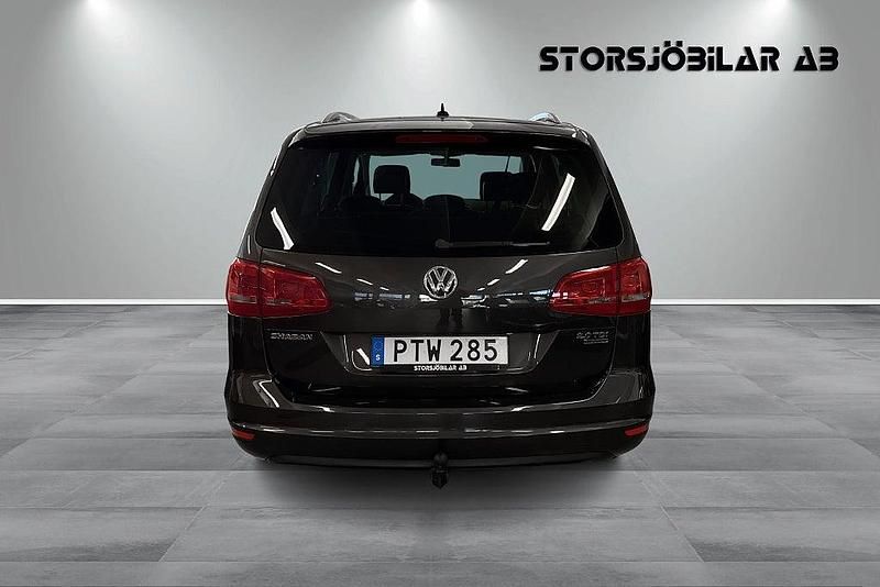 Begagnad VW Sharan 140 HK (102 kW) 2014 Mörkbrun Minibuss