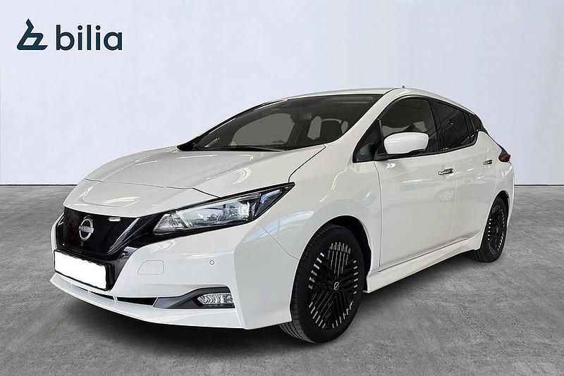 Vit Begagnad 2022 Nissan Leaf Halvkombi | 179 900 kr (Marknadspris) - Bild 1/4