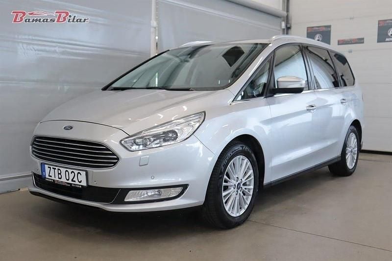 Grå Begagnad 2017 Ford Galaxy Titanium Minibuss | 199 900 kr (Marknadspris) - Bild 1/4