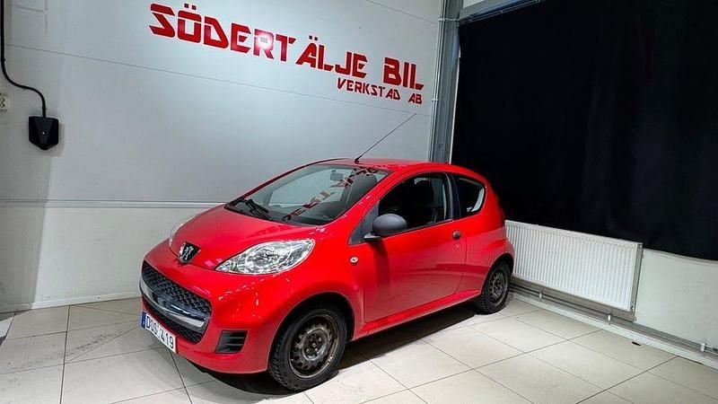 Röd Begagnad 2009 Peugeot 107 Halvkombi | 34 900 kr (Marknadspris) - Bild 1/4