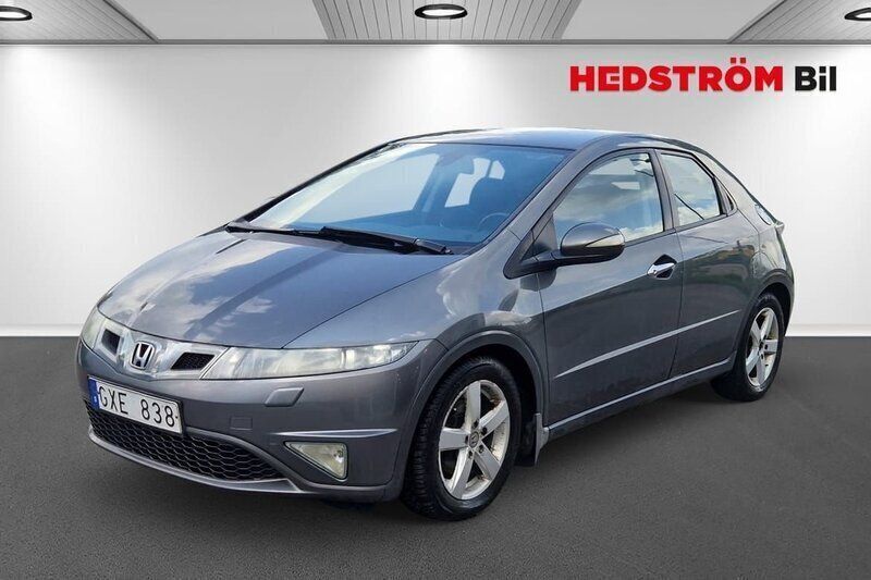 Ljusgrå (grå) Begagnad 2010 Honda Civic Halvkombi | 59 000 kr - Bild 1/4