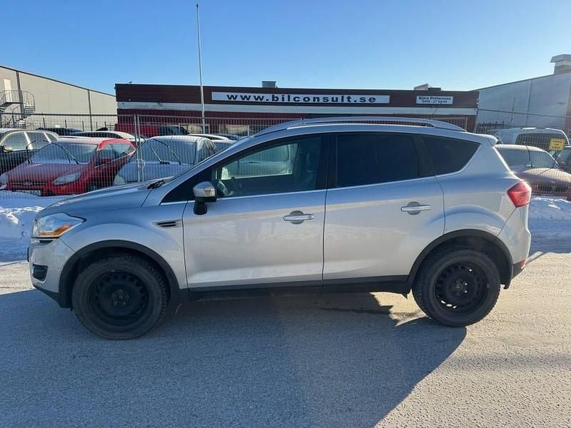 Silvermetallic Begagnad 2011 Ford Kuga Titanium SUV | 69 903 kr (Lite dyr) - Bild 1/4