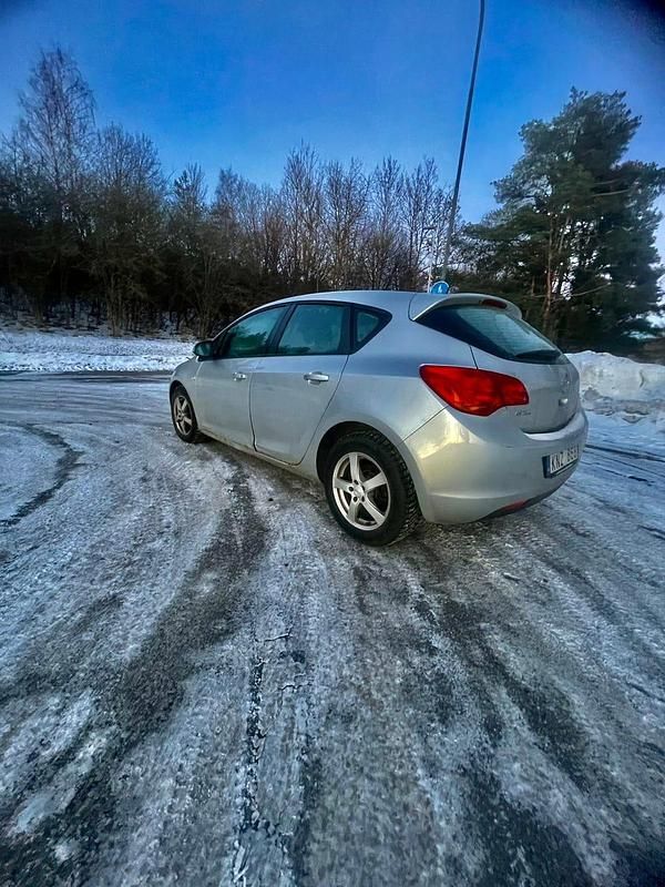 Begagnad Opel Astra 115 HK (84 kW) 2010