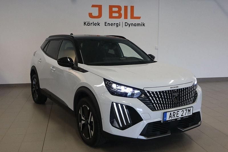 Vit Begagnad 2024 Peugeot 2008 GTi SUV | 274 900 kr (Marknadspris) - Bild 1/4