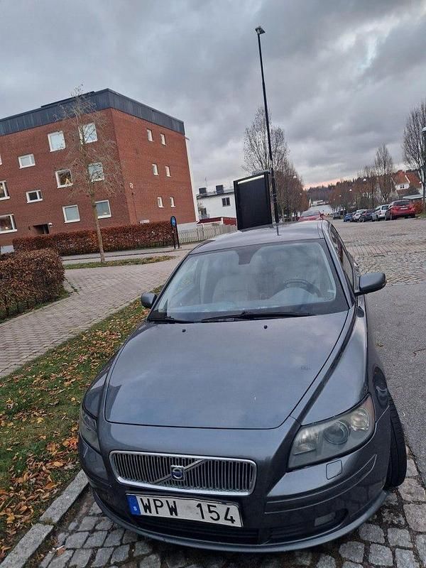 Begagnad 2005 Volvo V50 Momentum Kombi | 32 000 kr (Marknadspris) - Bild 1/4