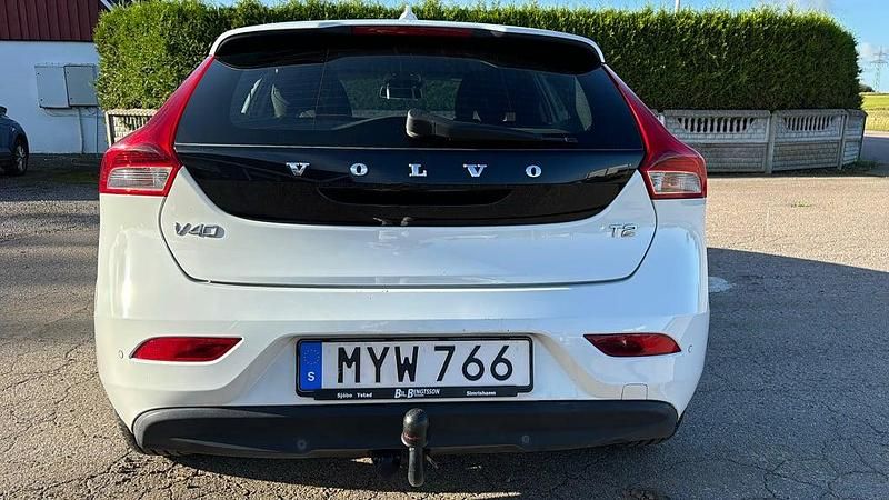 Begagnad Volvo V40 122 HK (89 kW) 2017 Vit Kombi
