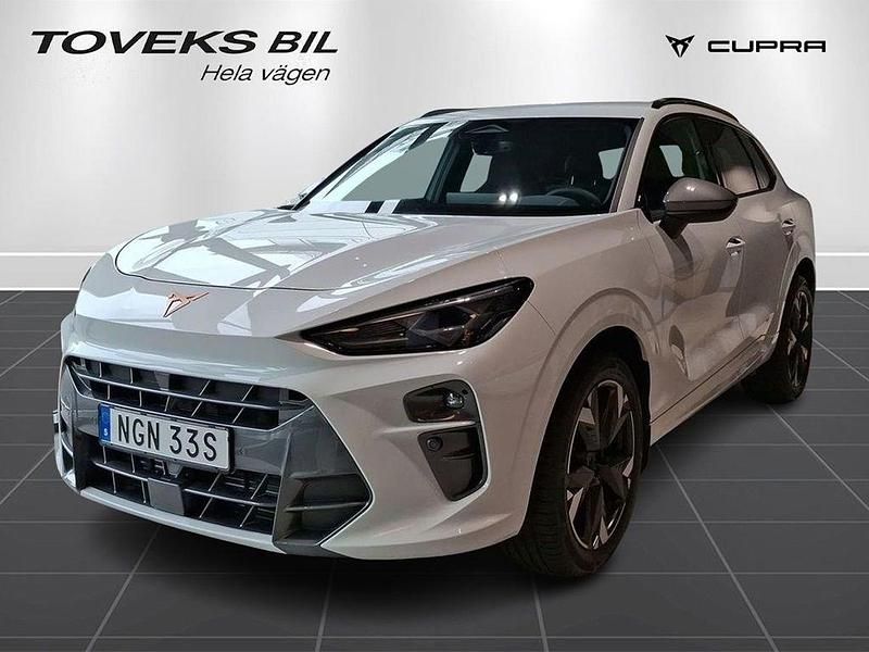 Vit (glacial white metallic) Ny 2025 Cupra Terramar SUV | 446 100 kr (Marknadspris) - Bild 1/4