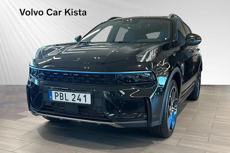 Svart Begagnad 2023 Lynk & Co 01 SUV | 299 900 kr (Marknadspris) - Bild 1/4