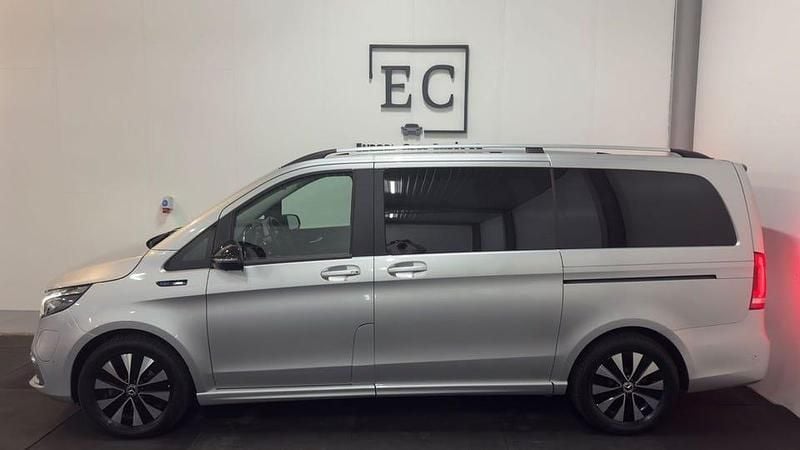 Begagnad Mercedes EQV300 150 kW (204 HK) 2020 Silver Minibuss