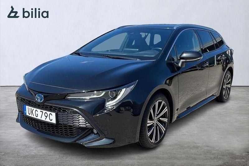 Svart Begagnad 2022 Toyota Corolla Sport Kombi | 284 900 kr (Marknadspris) - Bild 1/4