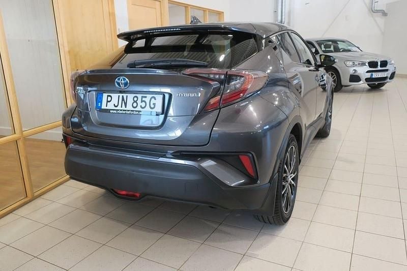 Begagnad Toyota C-HR Executive 122 HK (89 kW) 2019 Mörkgrå SUV