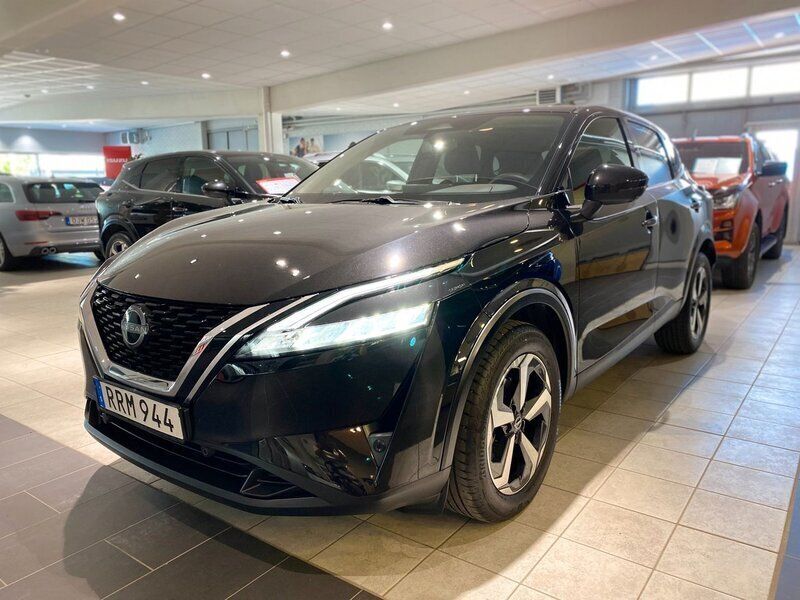 Svart (pearl black ) Begagnad 2023 Nissan Qashqai N-Connecta SUV | 329 900 kr (Lite dyr) - Bild 1/4