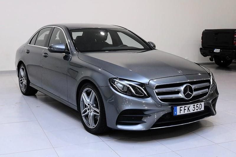 Grå Begagnad 2017 Mercedes E220 AMG line Sedan | 269 900 kr (Bra pris) - Bild 1/4