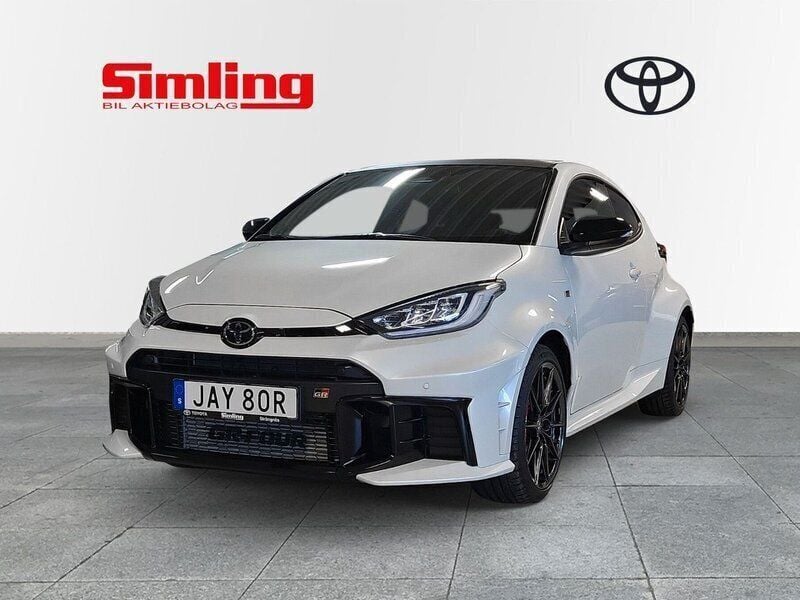 Vit Begagnad 2024 Toyota Yaris Premium Halvkombi | 549 900 kr (Bra pris) - Bild 1/4